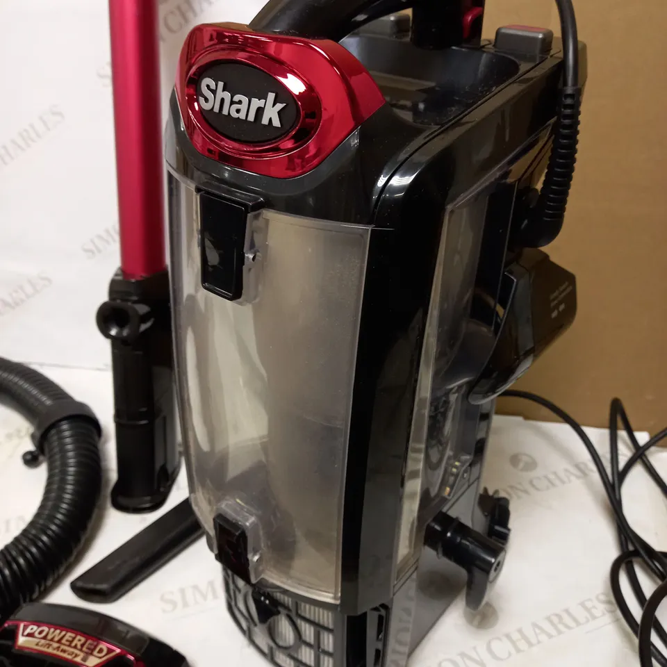 SHARK CORDLESS VACUUM WITH ANTI HAIR WRAP 