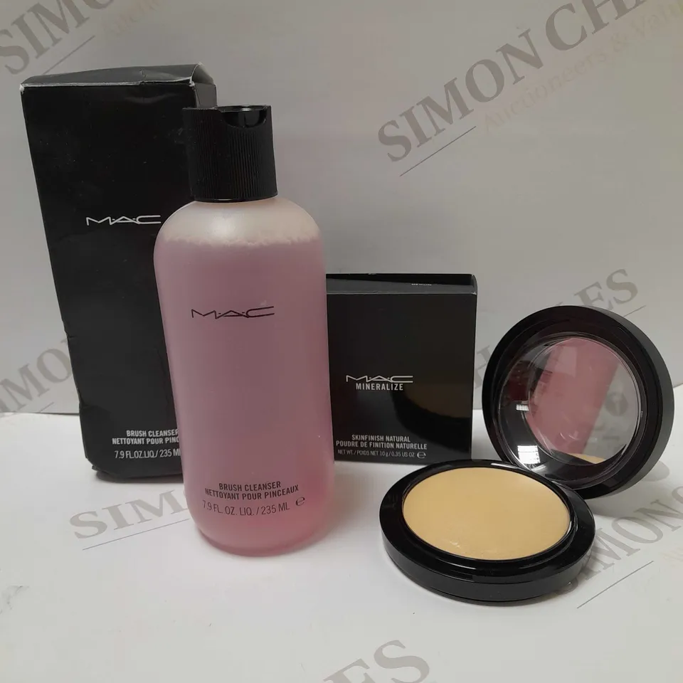 LOT OF 2 M.A.C PRODUCTS TO INCLUDE BLUSH CLEANSER 235ML & SKINFINISH NATURAL POWDER - MEDIUM 
