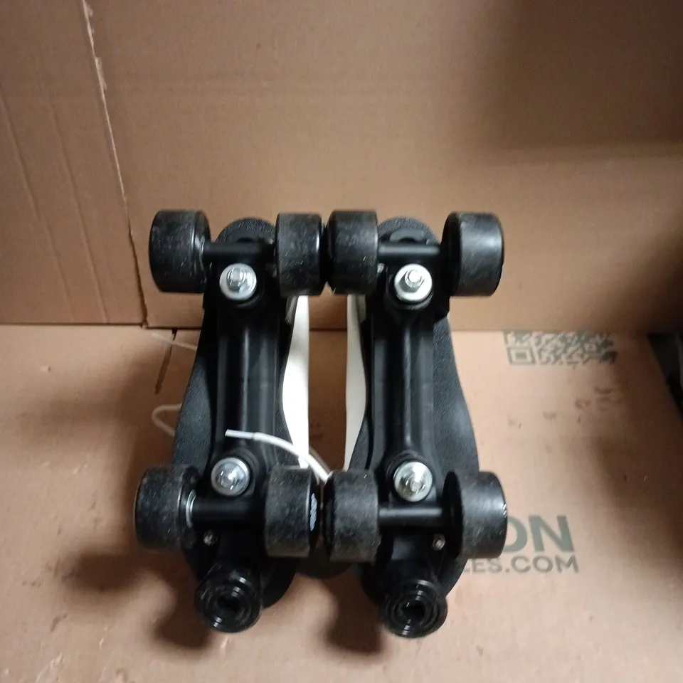 NO FEAR WHITE HIGH-TOP ROLLER SKATES  – UK 7 (EU 41, US 8)