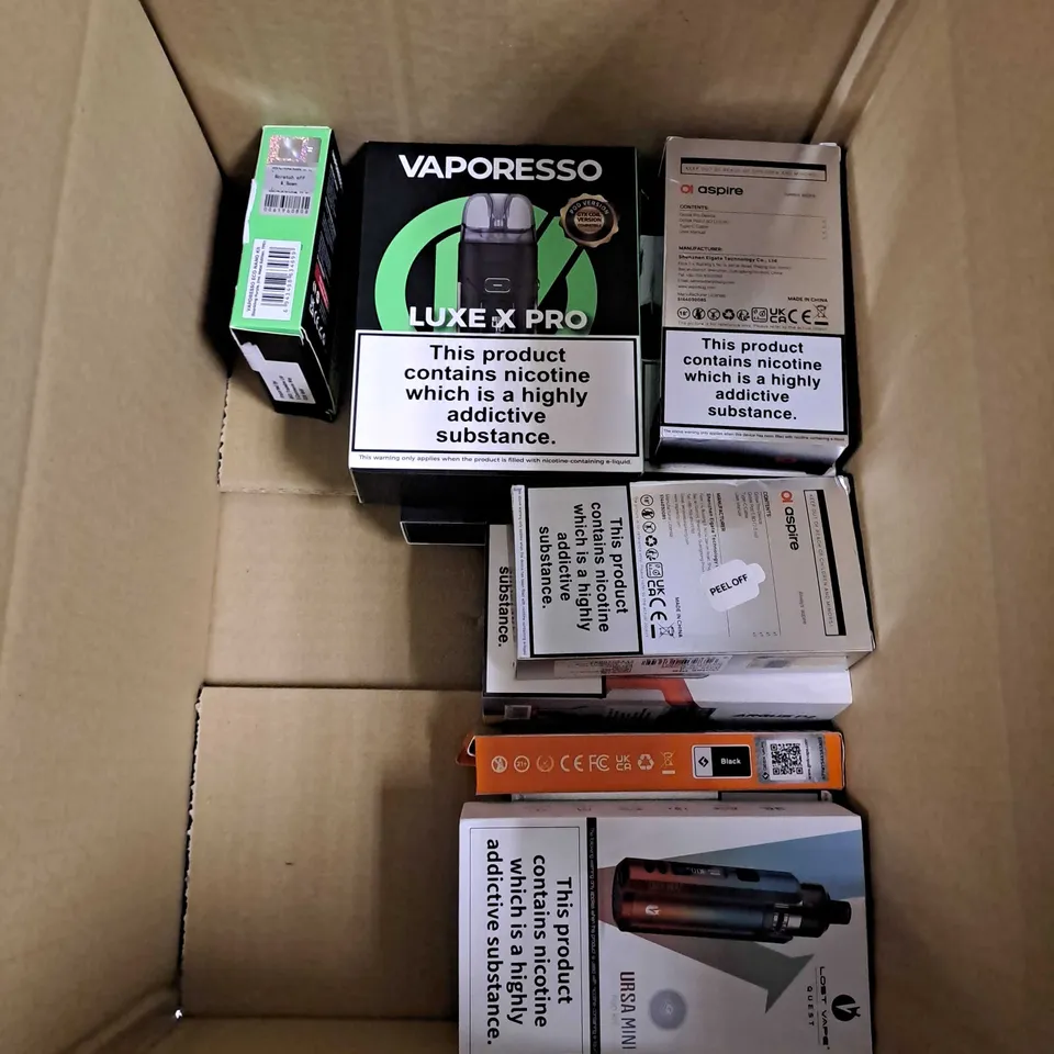 APPROXIMATELY 20 VAPES & E-CIGARETTES TO INCLUDE ARGUS PRO, LOST VAPE URSA MINI, VOOPOO DRAG S2 ETC