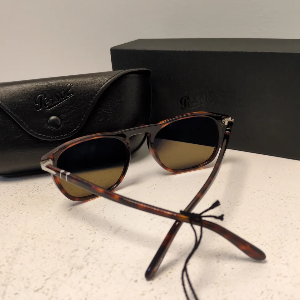 PERSOL SUNGLASSES – TORTOISESHELL FRAME WITH CASE