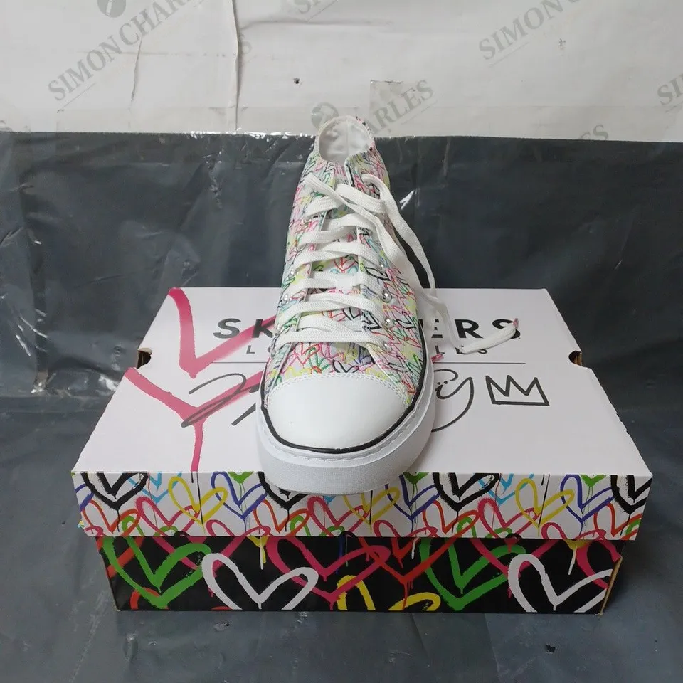 SKECHERS LADIES LACE UP PUMPS WHITE MULTI SIZE 7