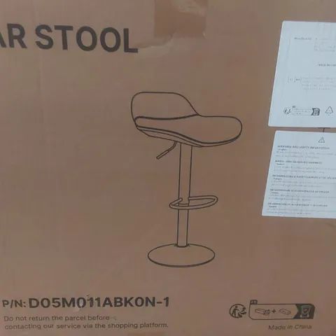 BOXED BAR STOOL IN BLACK