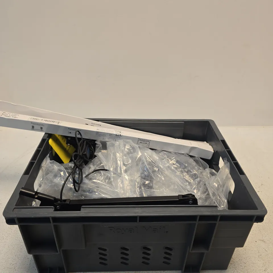 APPROXIMATELY 5 ASSORTED ITEMS INCLUDING AN LED MAGNIFYING LAMP