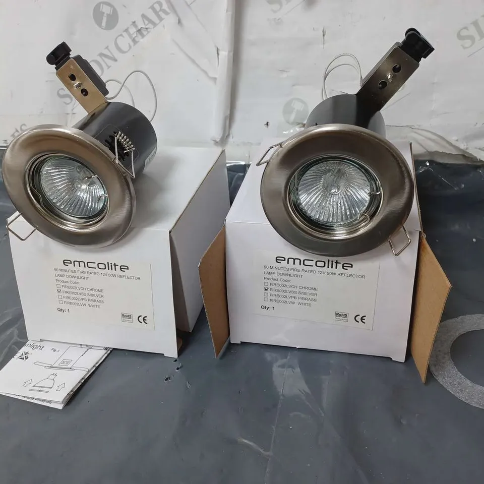 PALLET CONTAINING APPROXIMATELY 180 FLUSH MOUNTS FOR DOWN/SPOT LIGHTS IN SILVER MIXTURE OF P0000652 AND P0000672 AND APPROXIMATELY 32 EMCOLITE R7S TRACK FITTING 