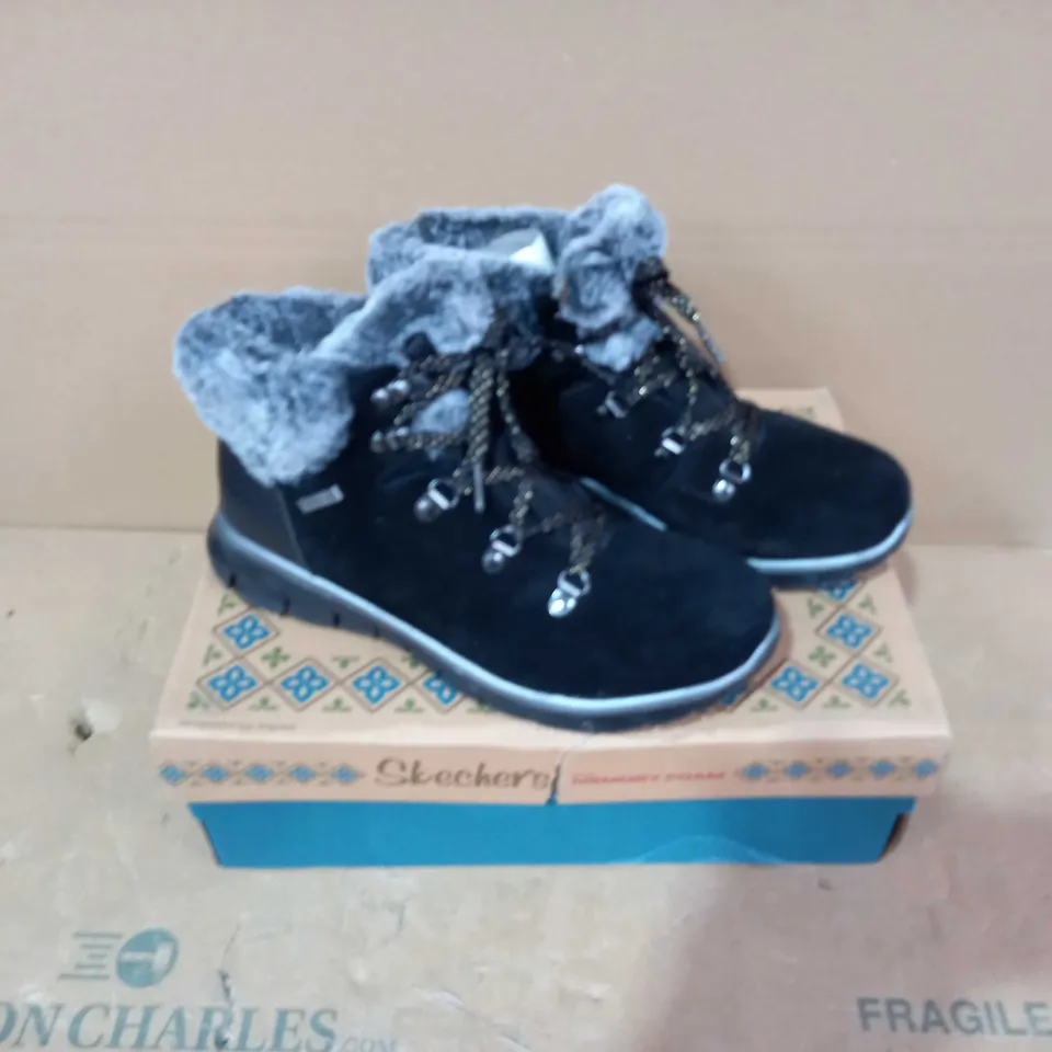 BOXED PAIR OF SKECHERS - SIZE5.5