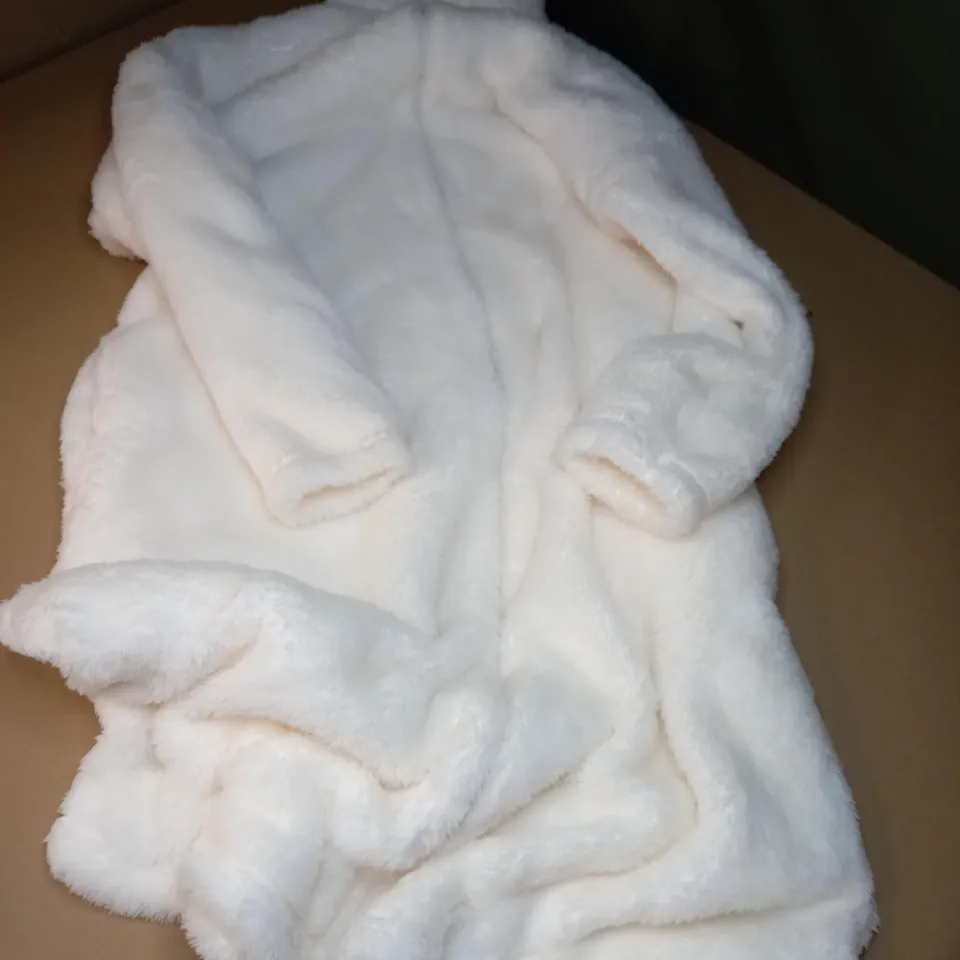M&S DAY DREAMS DUVET DAYS FLUFFY QUILT FLEECE IN WHITE - L