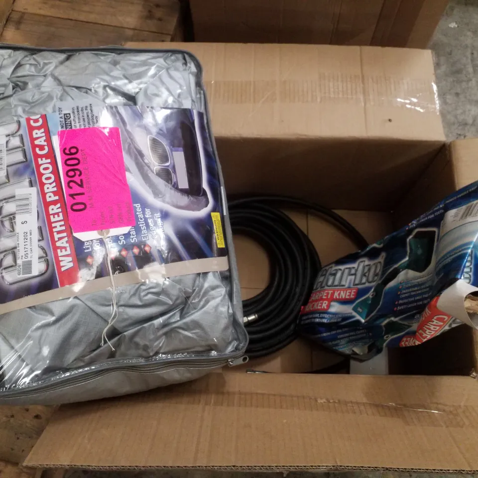BOX CONTAINING 3 ASSORTED PRODUCTS INCLUDING WEATHER PROOF CAR COVER, CARPET KNEE KICKER & RUBBER AIR HOSE