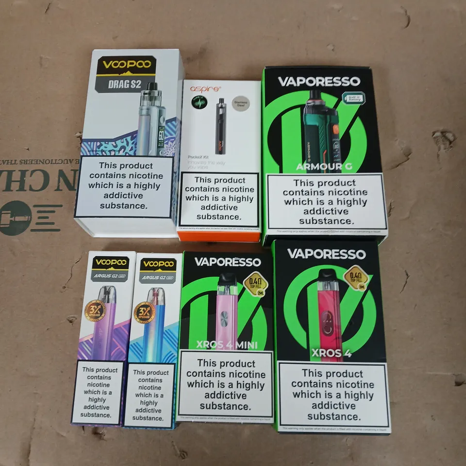 APPROXIMATELY 20 VAPES, E-CIGARETTES & ACCESSORIES TO INCLUDE - VAPORESSO ARMOUR G - VOOPOO DRAG S2 - VAPORESSO XROS 4 MINI - ETC