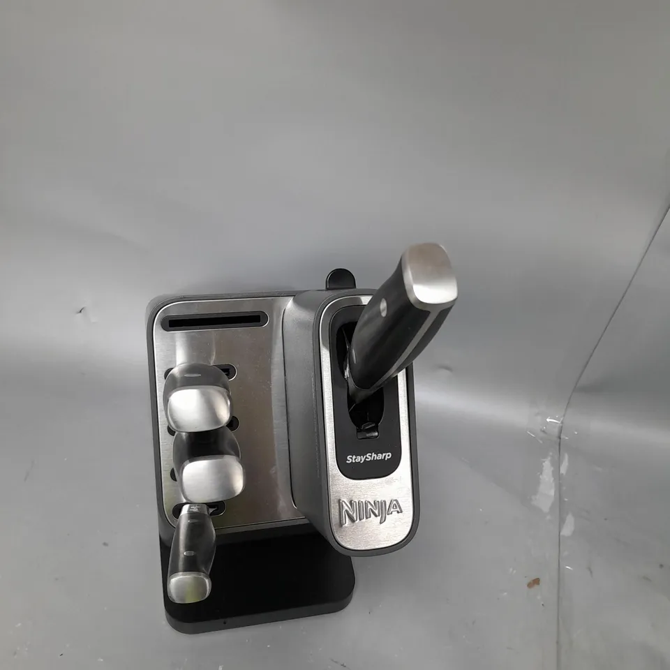 BOXED NINJA FOODI STAYSHARP KNIFE BLOCK WITH INTEGRATED SHARPENER K32005UK