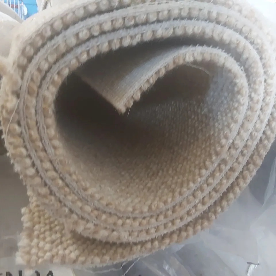 ROLL OF QUALITY DISCOVERY THEORY CARPET - APPROXIMATELY 4 x 2m