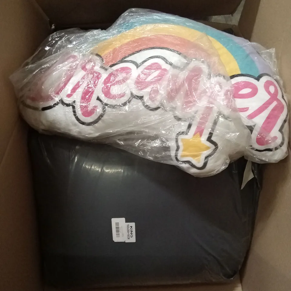 PALLET OF ASSORTED HOUSEHOLD GOODS AND PRODUCTS TO INCLUDE; CUSHIONS, PRAM PARASOLS, ELECTRIC STOVE TOP COVERS ETC