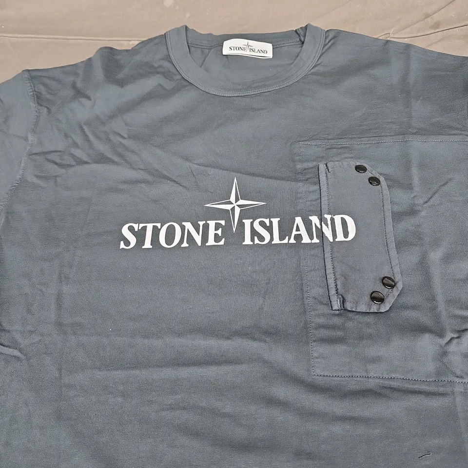 STONE ISLAND SLOGAN TEE - SIZE LARGE