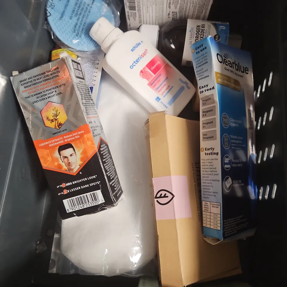 APPROXIMATEY 20 ASSORTED HEALTH AND BEAUTY PRODUCTS TO INCLUDE - PLOUISE STAY SHINING LIP OIL - CERAVE PSORIASIS MOISTURISING CREAM - L'OREAL AGE PERFECT CREAM - ETC