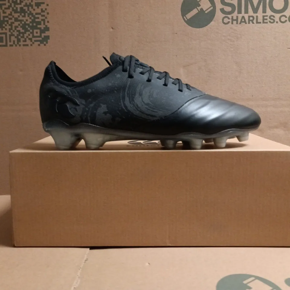 BOXED PAIR OF CANTERBURY FOOTBALL BOOTS IN BLACK SIZE UK 7.5