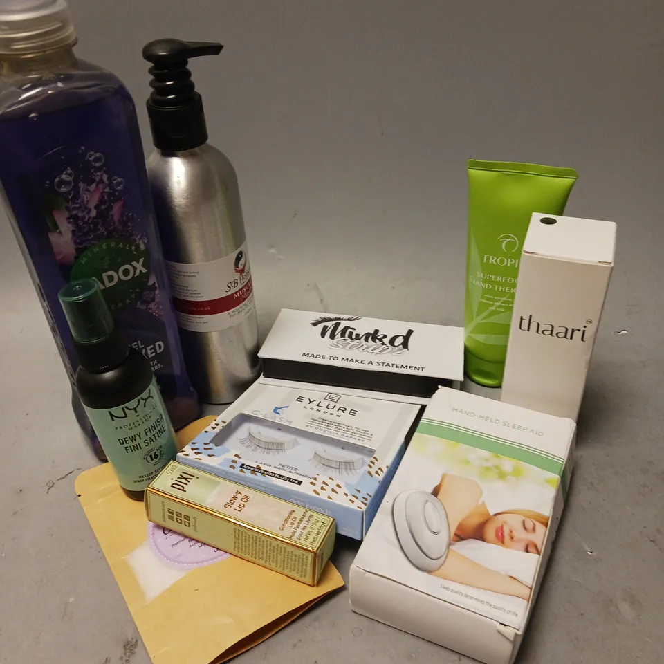 BOX OF APPROXIMATELY 12 COSMETIC ITEMS TO INCLUDE - PIXI GLOWY LIP OIL - THAARI PURE HAIR OIL - EYLURE FALSE EYELASHES - ETC