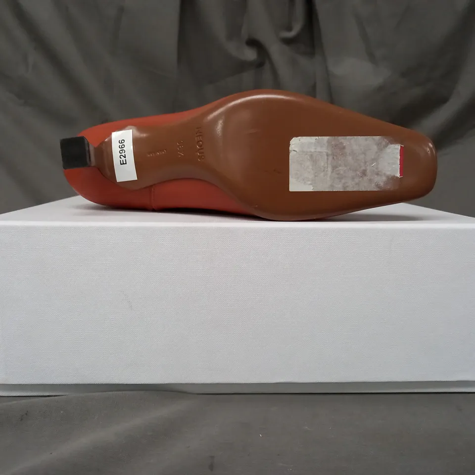 BOXED PAIR OF NEOUS DIADEM LOW HEEL LEATHER ANKLE BOOTS IN BROWN EU SIZE 36.5