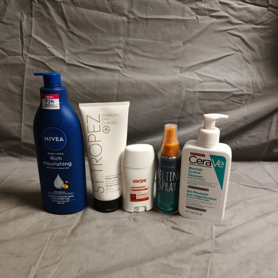 APPROXIMATELY 20 HEALTH AND BEAUTY PRODUCTS TO INCLUDE NIVEA RICH MOISTURISING BODY LOTION, CERAVE BLEMISH CONTROL CLEANSER AND ST TROPEZ GRADUAL TAN CLASSIC