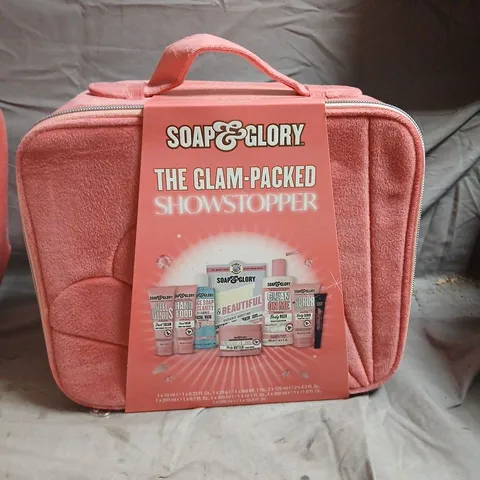 SOAP & GLORY THE GLAM-PACKED SHOWSTOPPER GIFT SET – PINK ZIP CASE