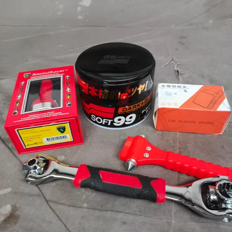 APPROXIMATELY 10 ASSORTED VEHICLE PARTS AND ACCESSORIES TO INCLUDE CAR GLASSES HOLDER, WINDOW BREAKER, CHARGER ETC - COLLECTION ONLY