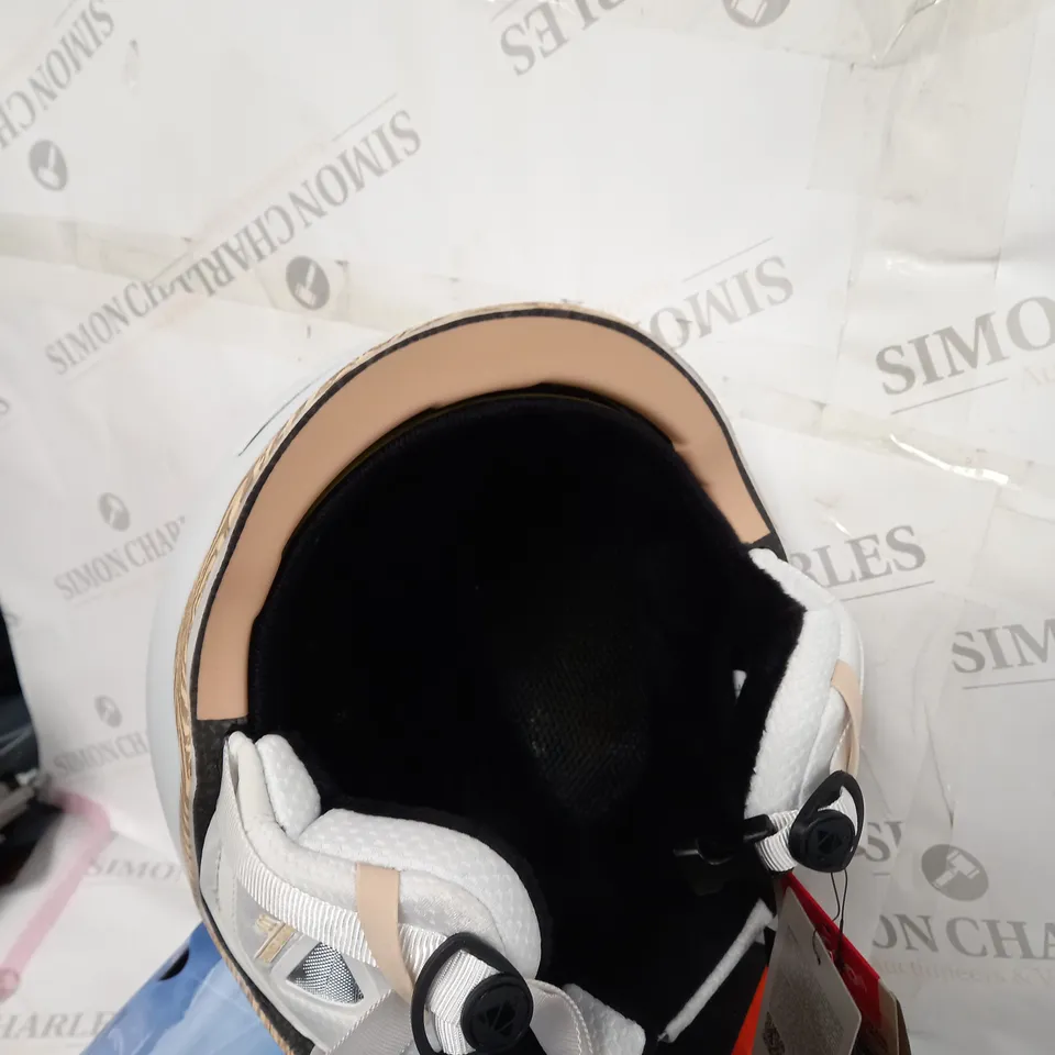 BOXED CAIRN SKI HELMET 