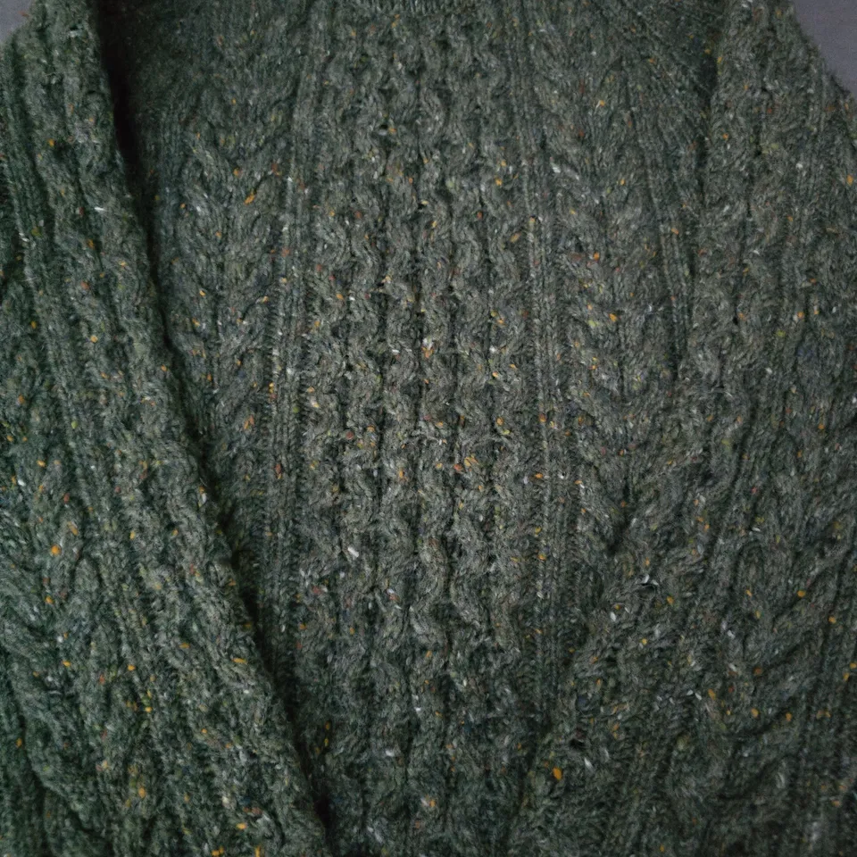 FINISTERRE LONG SLEEVE THICK KNIT JUMPER IN DARK GREEN SIZE MEDIUM