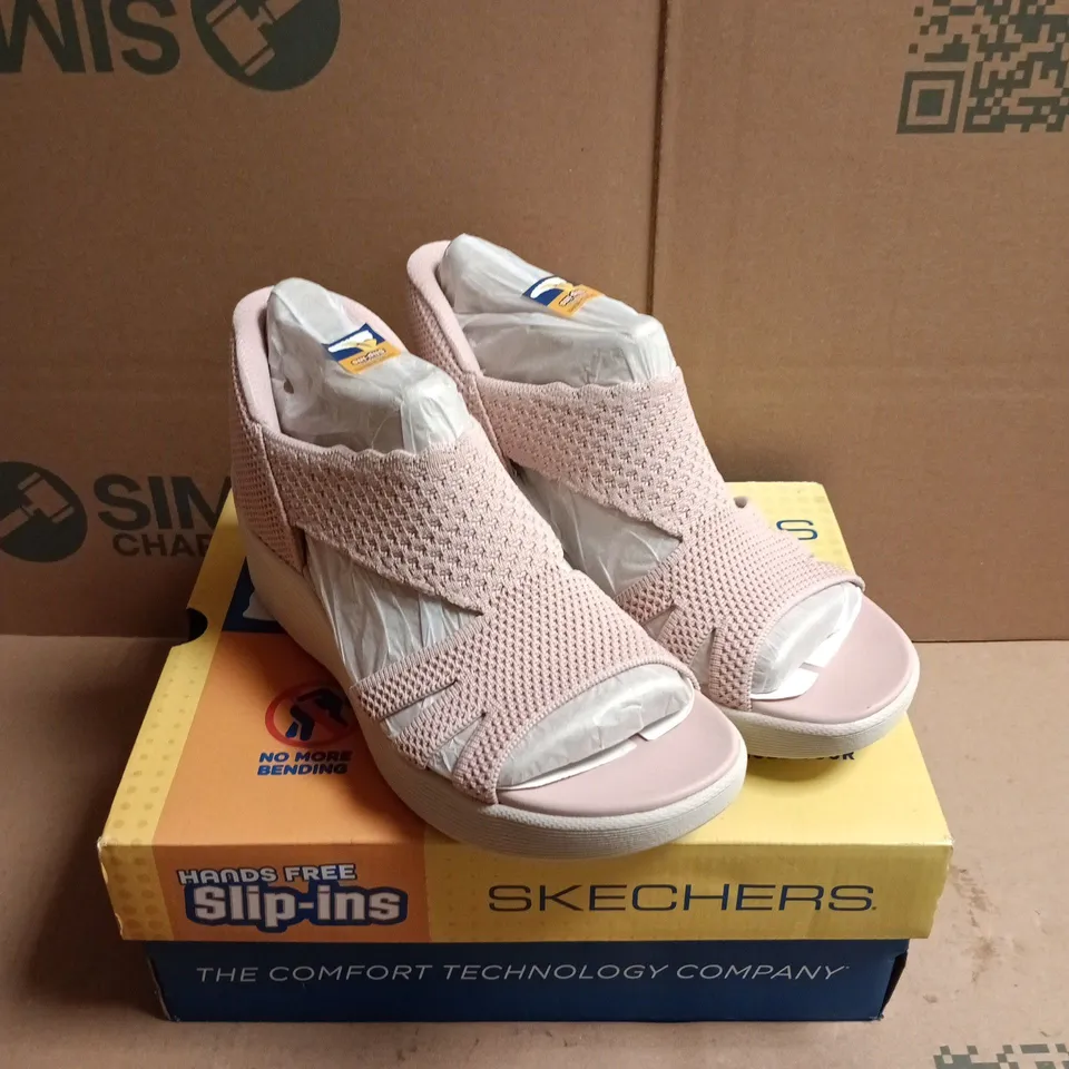 BOXED PAIR OF SKECHERS PARALLEL SLIP-INS SANDALS - 5