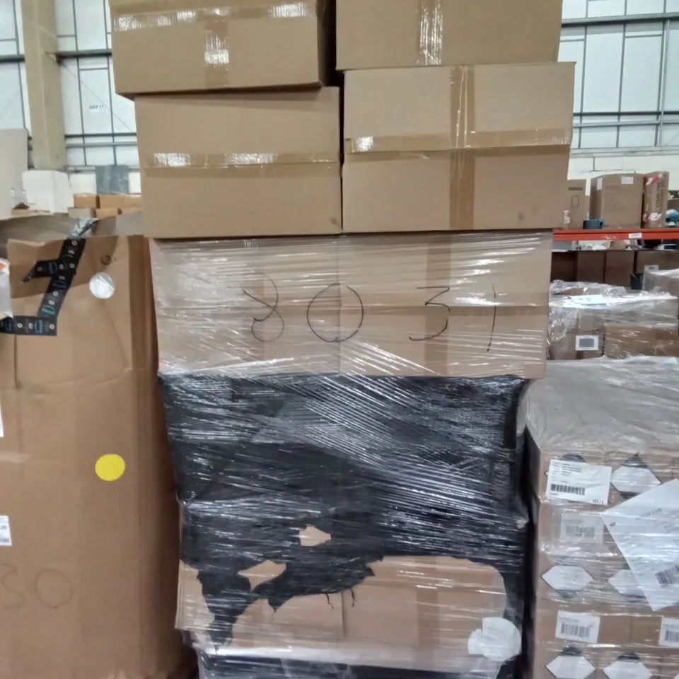 PALLET OF APPROXIMATELY 24 BOXES OF 12 OFFITECTURE 300MM BUBBLE WRAP ROLLS