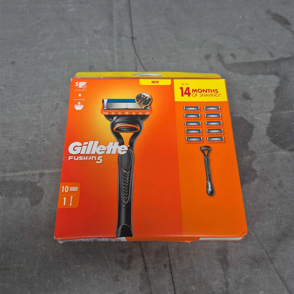 GILLETTE FUSION5 RAZOR WITH REPLACEMENT CARTRIDGES – BOXED SET
