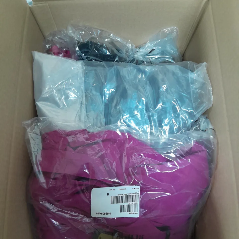 A BOX OF 10 VARIOUS CLOTHING ITEMS TO INCLUDE A RUTH LANGFORD BLUE AND BLACK CARDIGAN AND 2 PAIRS OF STRETCHY JEANS 