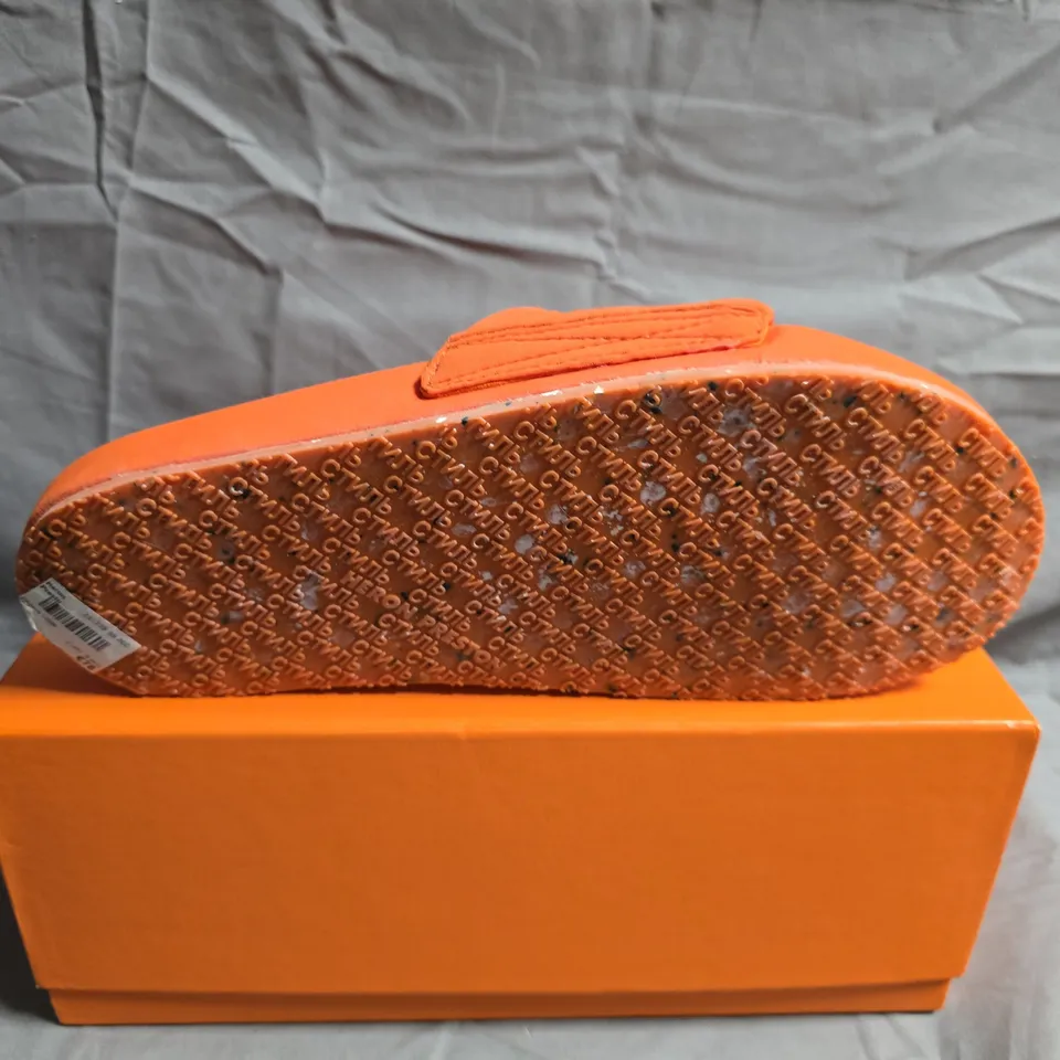 BOXED PAIR OF HERON PRESTON ORANGE FABRIC SLIDES – SIZE 39 EU