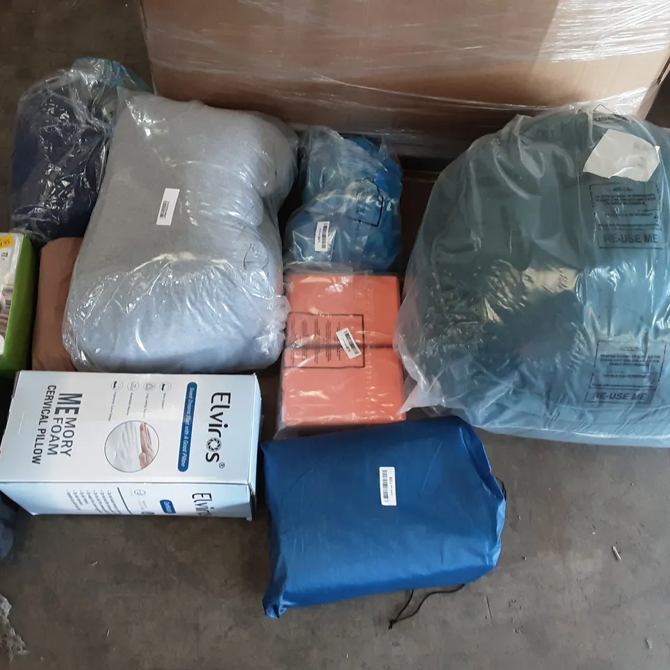 PALLET OF ASSORTED PRODUCTS TO INCLUDE BEDSPREAD ESSENTIALS, INFINITE GEL INFUSED WHEEL CHAIR SEAT CUSHION, ELVIROS MEMORY FOAM PILLOW, FIXKIT EXPANDABLE HOSE,  COVACURE, REDCAMP