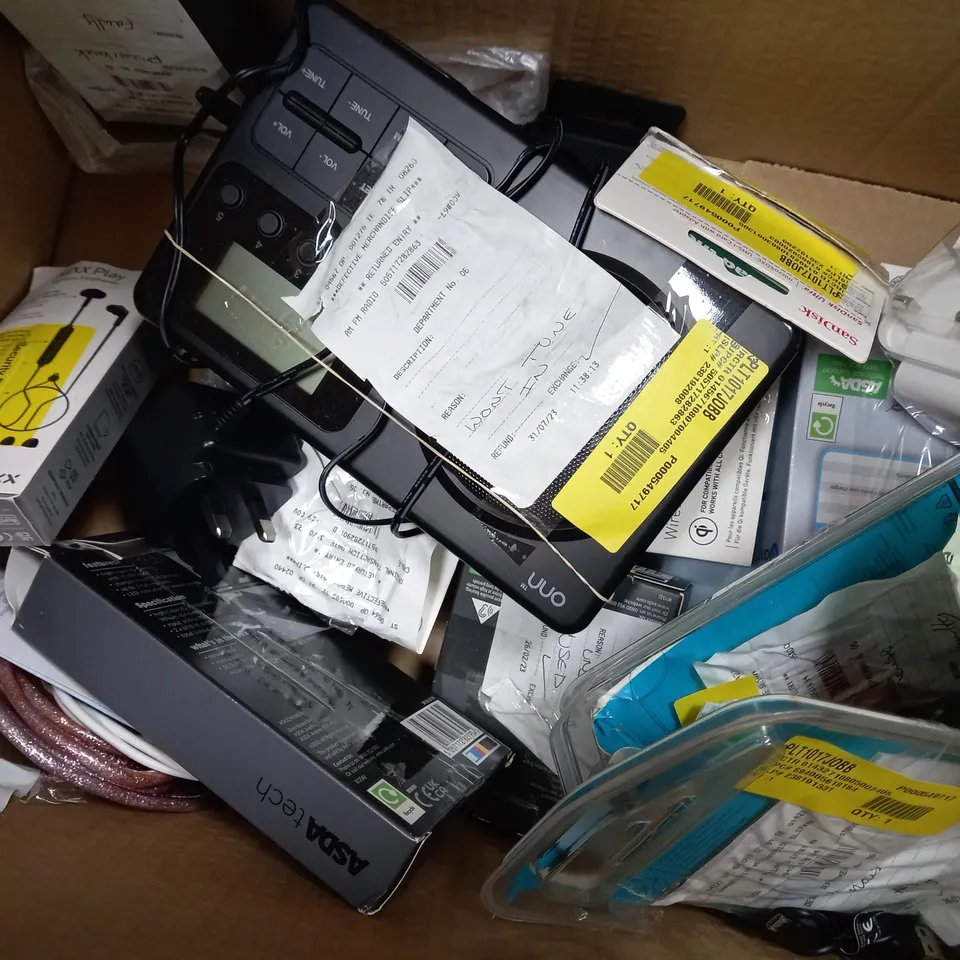 APPROXIMATELY 20 ASSORTED ITEMS TO INCLUDE JVC STEREO HEADPHONES, BLUETOOTH CD BOOMBOX, WIRELESS HEADPHONES ETC. 