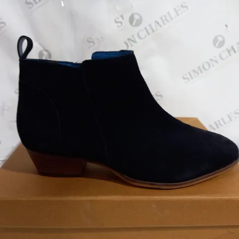 BLACK STUFF WILLOW SUEDE ANKLE BOOT SIZE 6