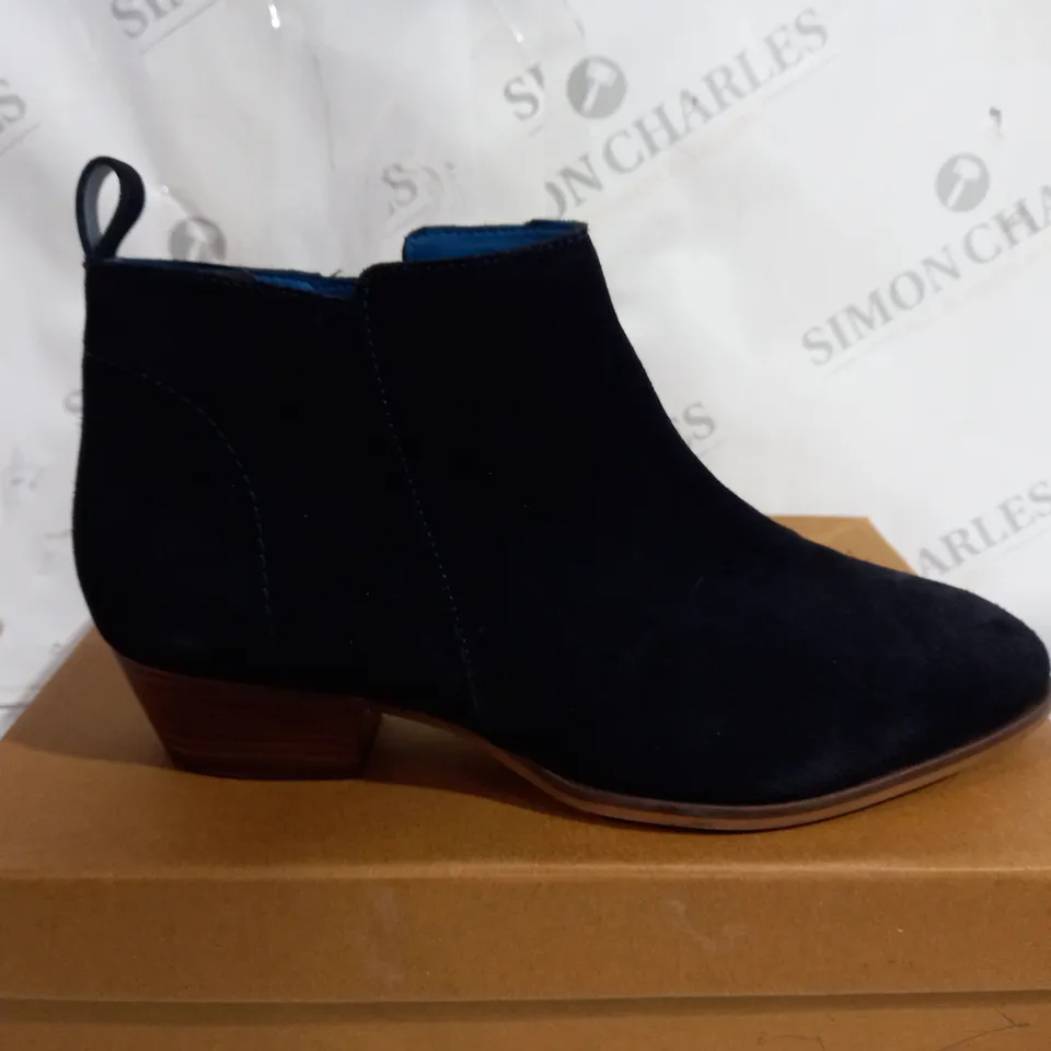 BLACK STUFF WILLOW SUEDE ANKLE BOOT SIZE 6