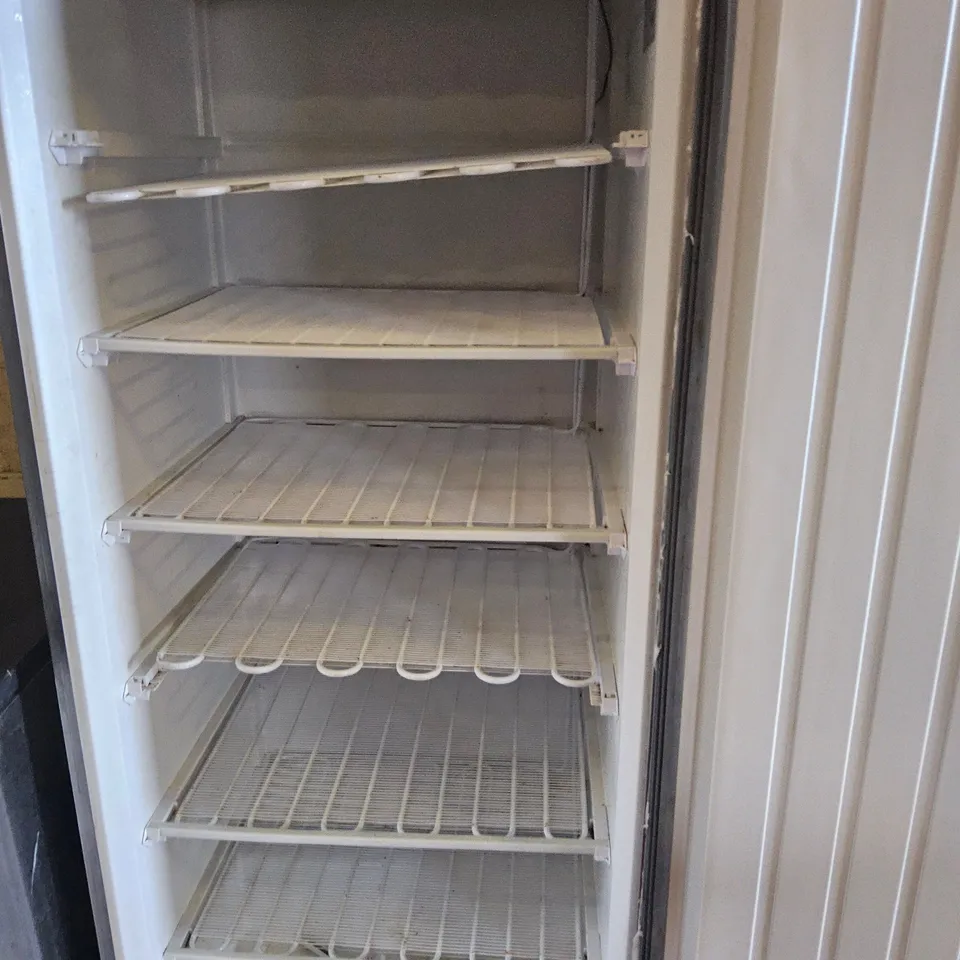 POLAR TALL COMMERCIAL FREEZER Model CD085