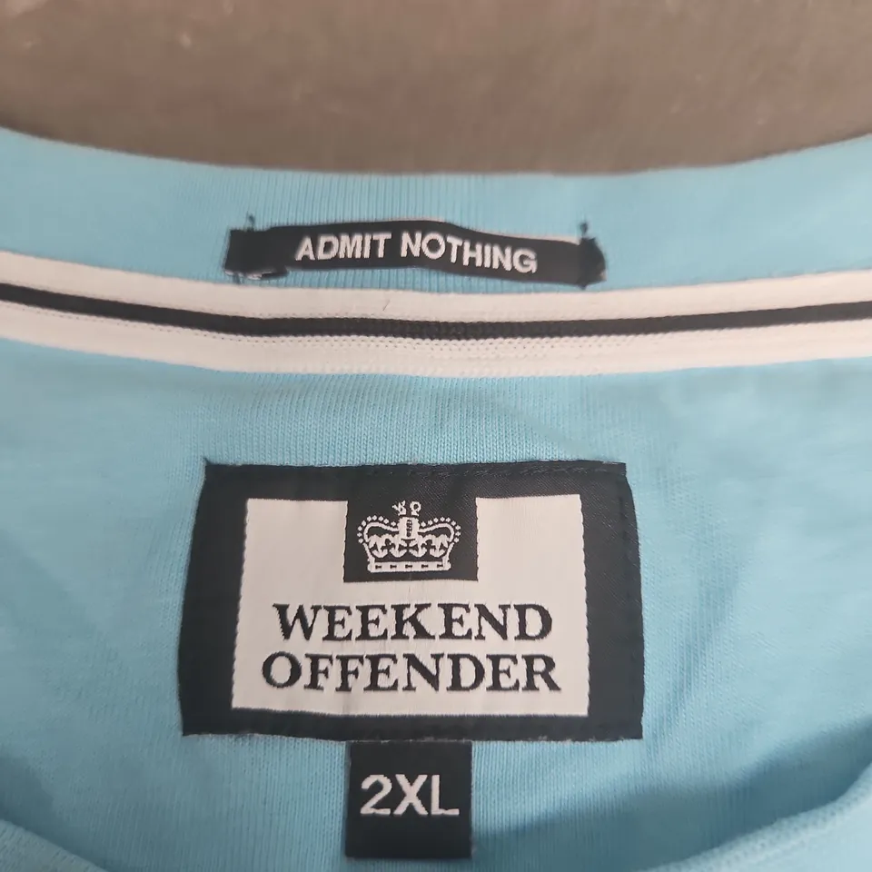WEEKEND OFFENDER T‑SHIRT – LIGHT BLUE, CIRCULAR LOGO PRINT, UK 2XL