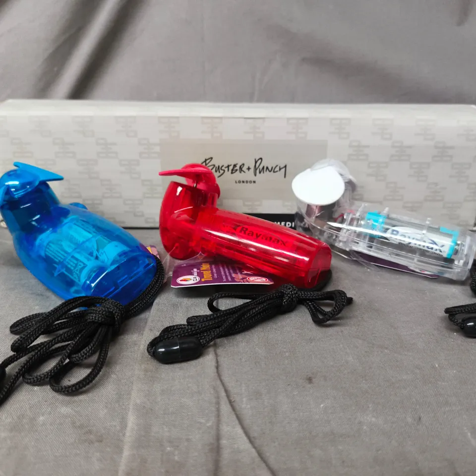 APPROXIMATELY 10 ASSORTED HOUSEHOLD ITEMS TO INCLUDE TRAVEL MATE MINI FAN, ETC