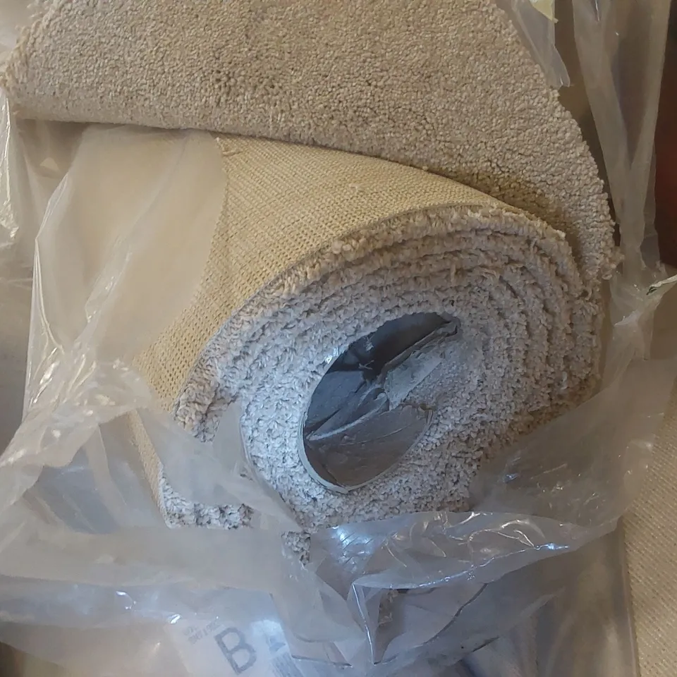 ROLL OF QUALITY FIRST IMPRESSIONS CLEAN CUT CARPET - APPROXIMATELY 4.21 x 4m