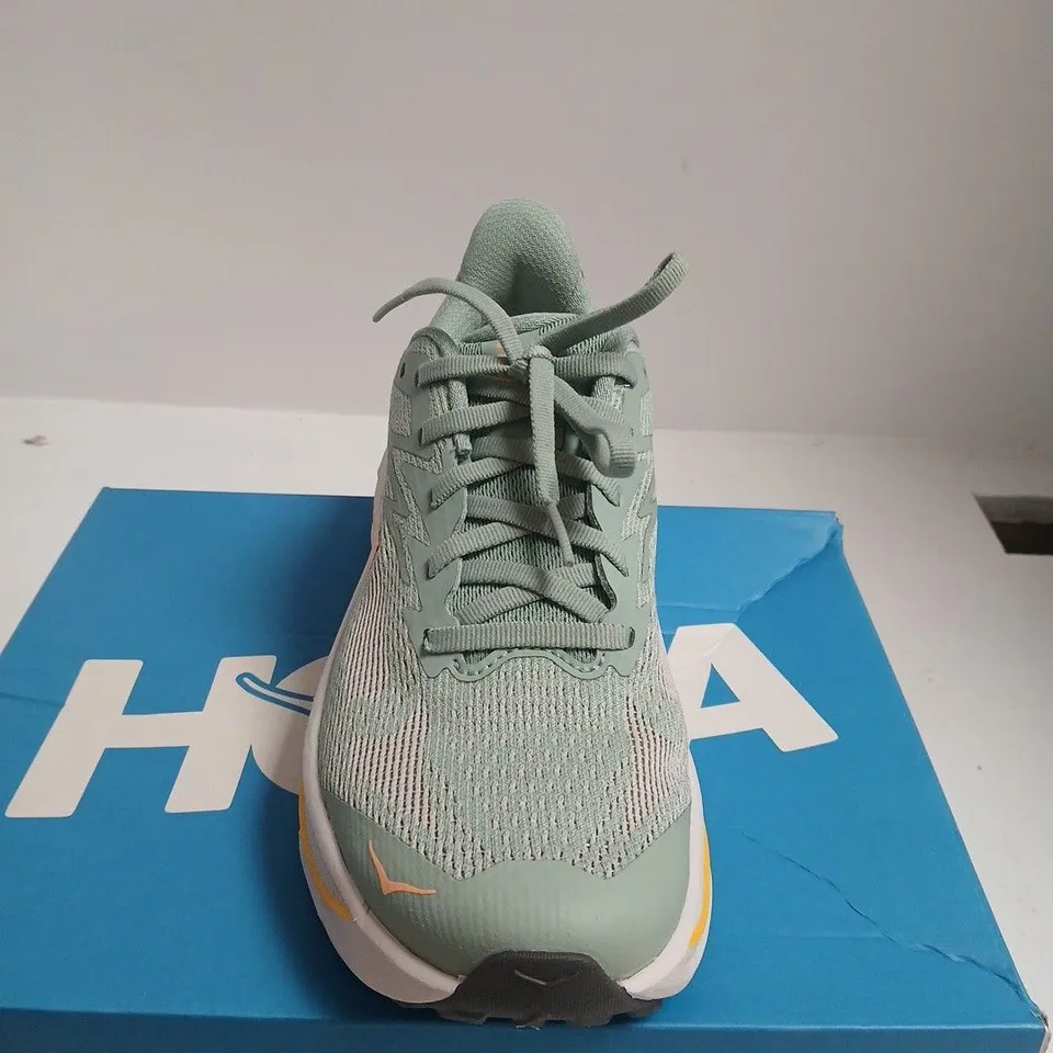 BOXED PAIR OF HOKA CHALLENGER 8 WOMEN’S RUNNING SHOES – UK 5
