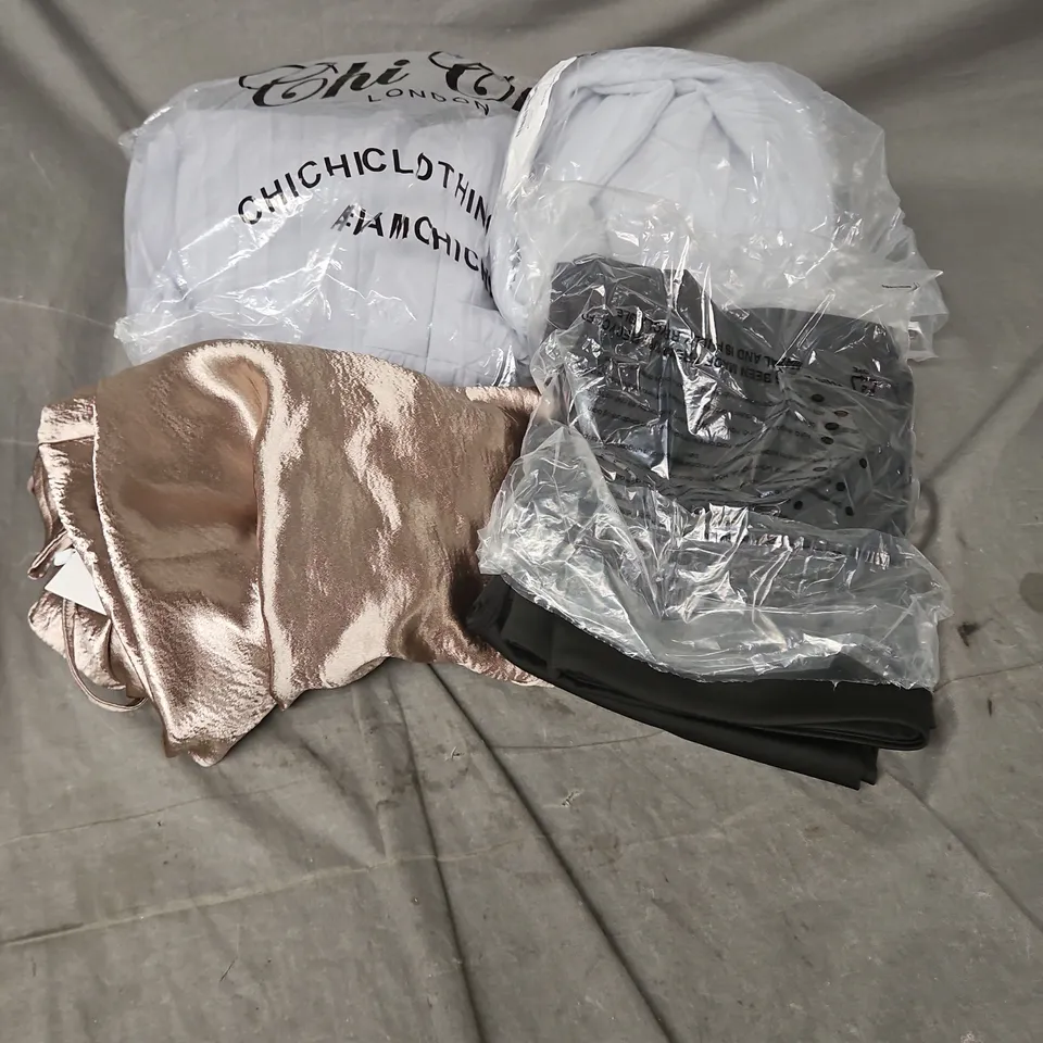 APPROXIMATELY 20 ASSORTED CLOTHING ITEMS IN VARIOUS STYLES AND SIZES 