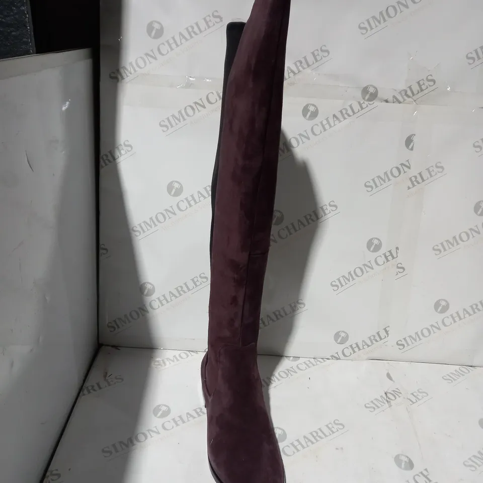 BOXED PAIR OF CLARKS BIZZY KNEE HIGH BOOTS FAUX SUEDE AUBERGINE UK SIZE 4  
