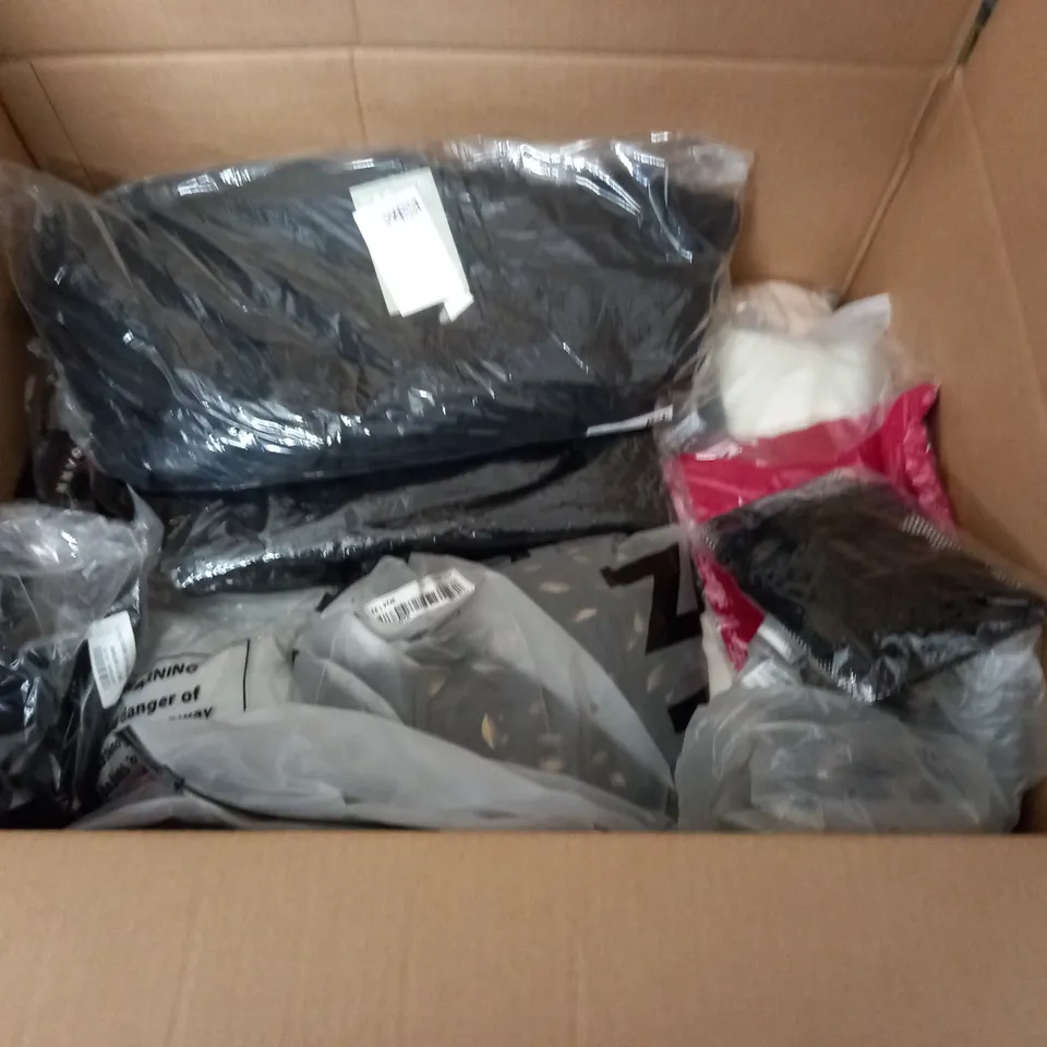 LARGE QUANTITY OF ASSORTED BAGGED CLOTHING ITEMS TO INCLUDE EMERY ROSE, FEME LUXE AND MCKENZIE