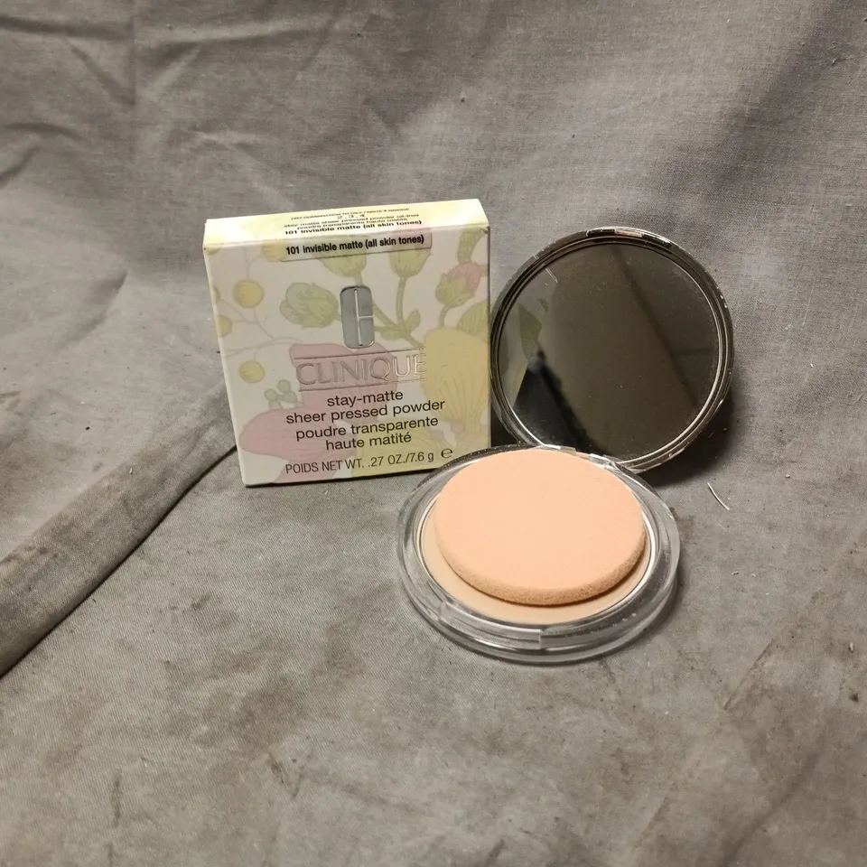 BOXED CLINIQUE STAY-MATTE SHEER PRESSED POWDER (7.6G)