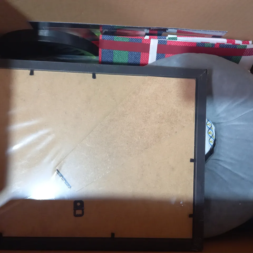 BOX OF APPROXIMATELY 8 ASSORTED HOUSEHOLD ITEMS TO INCLUDE BAVARIAN EDGE KNIFE SHARPENER, CHAKRA METAL PRINT, ETC
