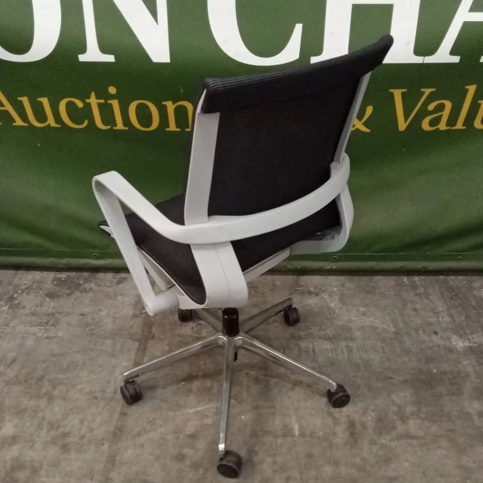 MESH OFFICE CHAIR WITH HEADREST - GREY