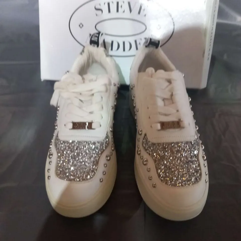 BOXED STEVE MADDEN BRYCIN SILVER SYNTHETIC SIZE 5