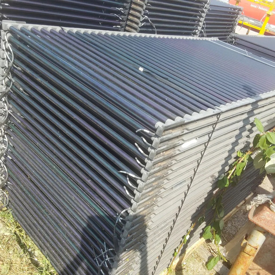 PALLET CONTAINING A VERY LARGE QUANTITY OF SOLAR PANELS