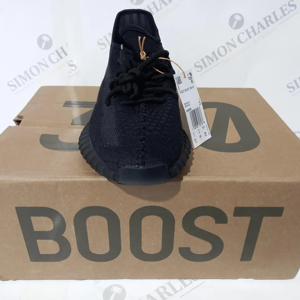 BOXED PAIR OF ADIDAS YEEZY BOOST 350 V2 SHOES IN BLACK UK SIZE 6