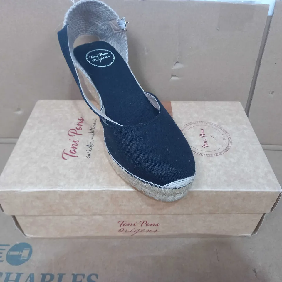 BOXED PAIR OF TONI PONS WEDGE HEELS IN BLACK EU SIZE 39